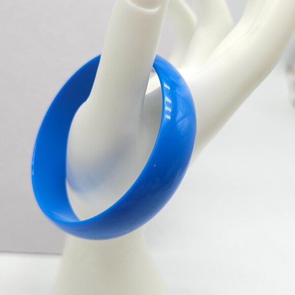 Blue Acrylic Bangle Vintage 1980s Bracelet 2.55" Diameter - Picture 2 of 4